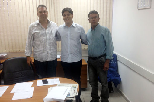 Léo Vasconcelos e vereador Romar se reúnem com o deputado Vitor Bonfim