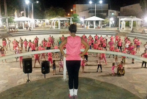 Brumado: Projeto Let's Dance do Tiro de Guerra encerra o Outubro Rosa com dança na praça