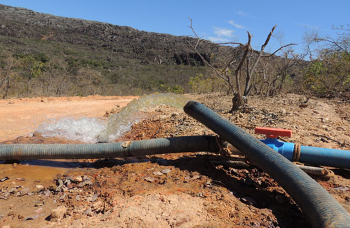 Licínio de Almeida: Moradores reclamam de desperdício de água