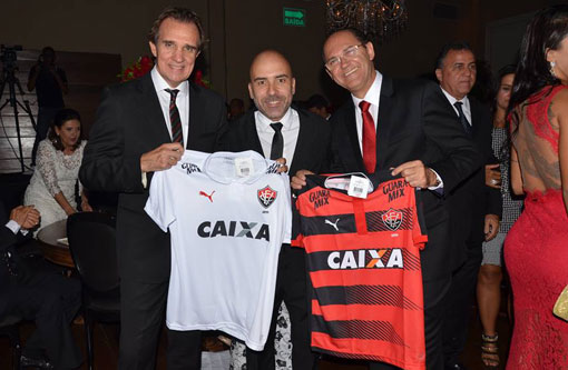 Em grande festa, Vitória comemora 117 anos de vida; coleção 2016 é lançada