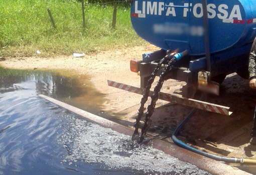 Livramento: proprietário de caminhão limpa fossa é acusado de descartar dejetos no Rio Brumado