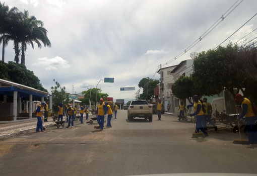 Brumado: mutirão de limpeza é realizado nas principais vias da cidade