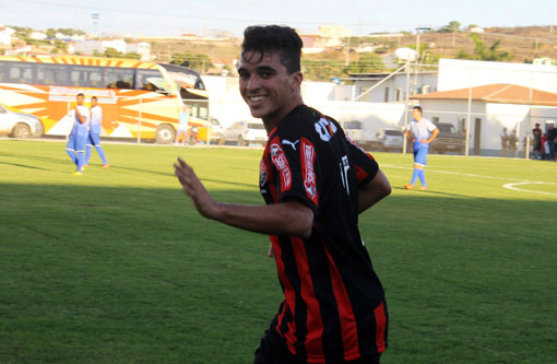 Vitória sub 20 goleia a seleção de Brumado no primeiro jogo do Estádio Gilbertão