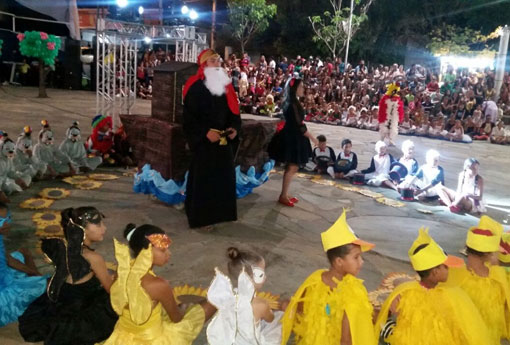 Brumado: literatura em Cena traz para a praça centenas de leitores