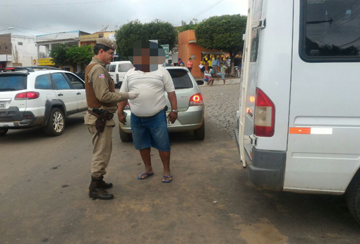 Livramento: Polícia Militar realiza blitz a fim de verificar regularidade da documentação de vans e motoristas