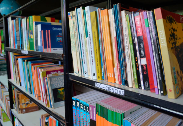 Escolas da rede estadual de ensino podem solicitar reserva técnica de livros didáticos 