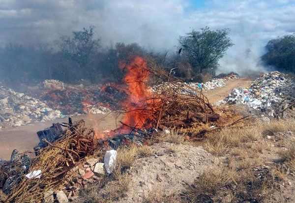 Lixão de Dom Basílio é mais uma vez incendiado; moradores das imediações cobram soluções do poder público