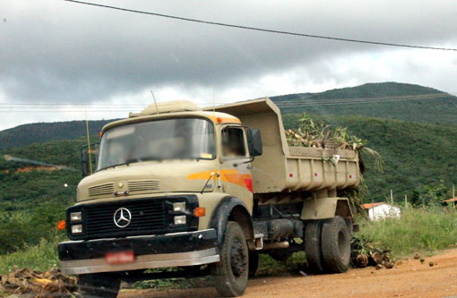 Brumado: Lixo e entulho está sendo despejado na BA-148