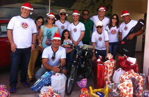 Brumado: Crianças ganham presentes no Natal da Loja Maçônica Manoel Carvalho