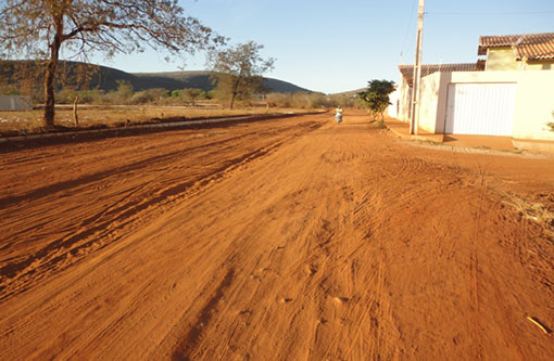 Brumado: Moradores do Loteamento São Lourenço pedem solução para poeira na localidade