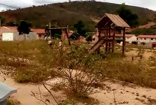 Brumado: em vídeo, morador mostra abandono de praça do residencial Bom Jesus