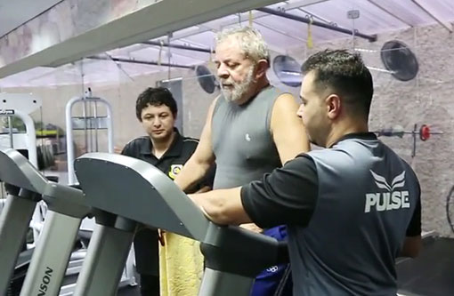 Lula posta vídeo em que aparece malhando em academia