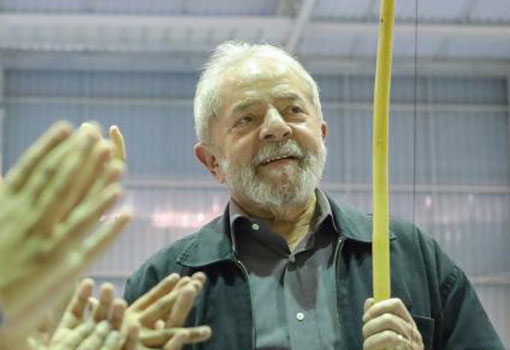 Lula cresce e alcança 32% das intenções de voto