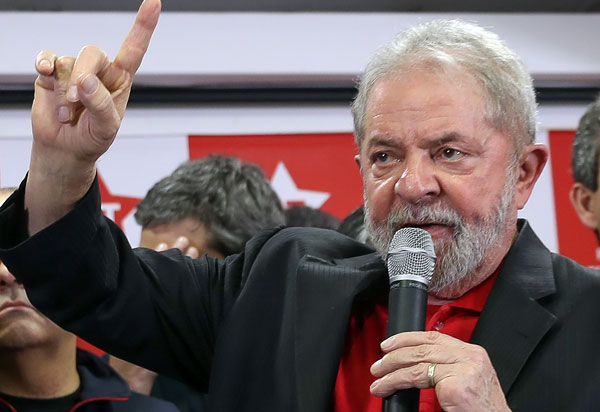 Lula lidera intenções de voto com 37% mesmo com candidatura barrada pelo TSE, diz pesquisa