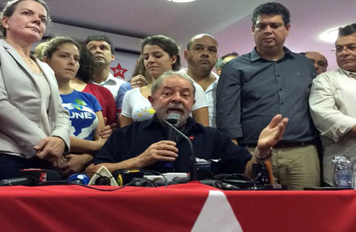 Lula disse que se sentiu 'prisioneiro' durante  condução coercitiva em SP