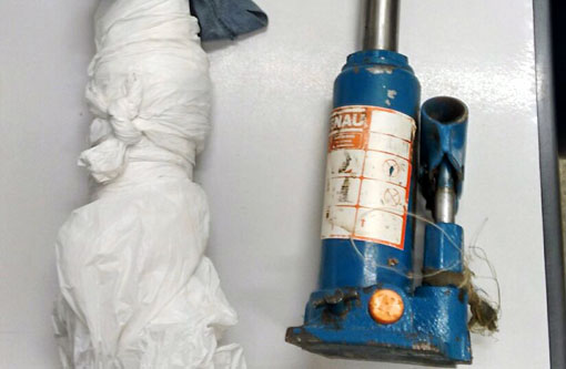 Usando macaco hidráulico quatro presos fogem da delegacia de Brumado