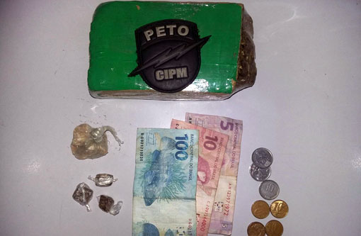 Polícia Militar apreende meio Kg de maconha em Brumado
