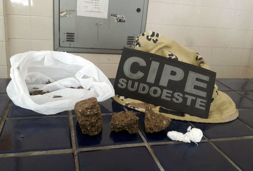 Brumado: durante rondas da Cipe Sudoeste, homem em detido após ser flagrado portando droga