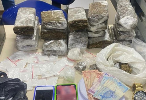 BA: Caminhoneiro é flagrado com 17kg de drogas