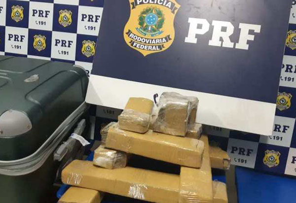 Passageira é flagrada pela PRF com 10 kg de maconha em Vitória da Conquista (BA)