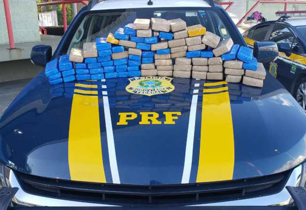 Flagrante na BR 116: PRF apreende 50 Kg de maconha durante abordagem a ônibus de turismo em Vitória da Conquista