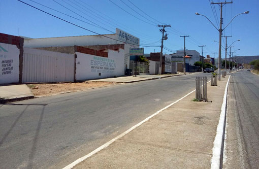 Brumado: Madeireira foi arrombada e bandidos levaram dois caminhões