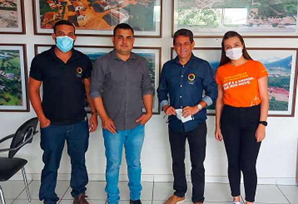 Ex-ministro e diretor da Quinto Energy visita Brumado para discutir implantação de torres de energia eólica no município