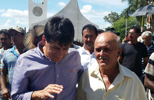 Aracatu: prefeito Sérgio Maia conquista junto a Governo Federal importante máquina para o município