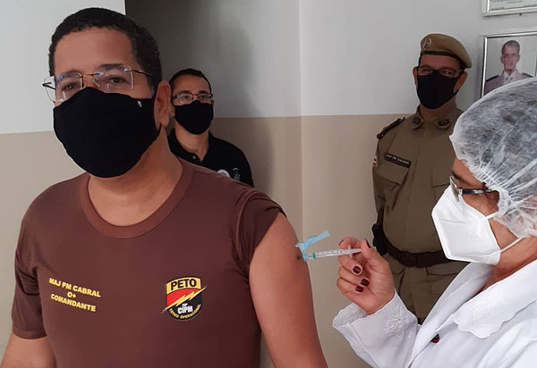 Brumado: Iniciado o processo de imunização contra a COVID-19 de policiais da 34ª CIPM
