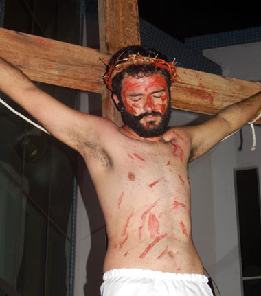 Jovens de Malhada de Pedras encenam a Paixão de Cristo