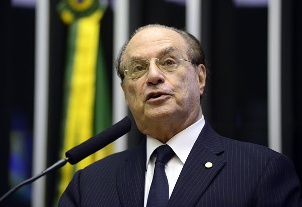 Mesa da Câmara cassa mandato de Paulo Maluf