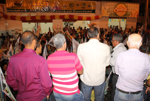 Eleições 2016: Manelão inaugura comitê eleitoral no centro de Brumado