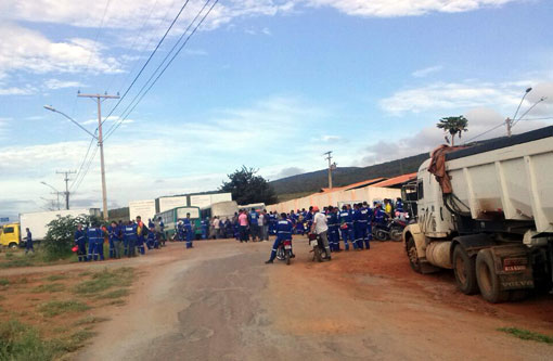 Brumado: Sintepav mobiliza funcionários da Fiol alertando sobre possível demissão em massa