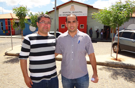Secretário de Saúde de Caraíbas visita hospital de Brumado