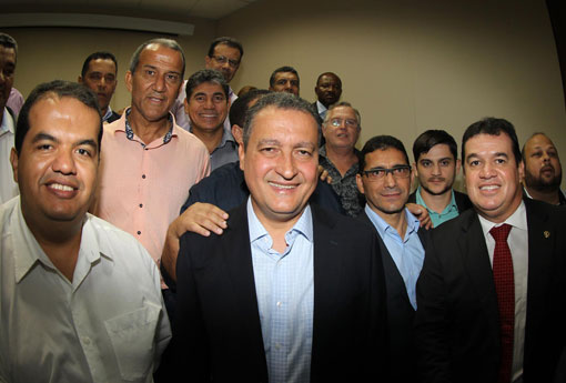 Deputado Marquinho Viana participa com prefeitos e governador Rui Costa do ato de Assinatura de Consórcios de Infraestrutura