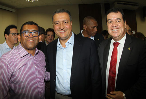 Deputado Marquinho Viana participa com prefeitos e governador Rui Costa do ato de Assinatura de Consórcios de Infraestrutura