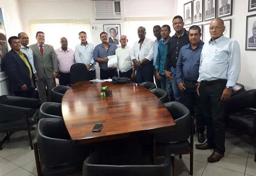 Deputado Marquinho Viana leva prefeito e vereadores de Ibicoara à SEINFRA e CERB