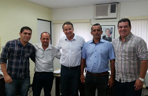 Deputado Marquinho Viana leva mais água para Barra da Estiva