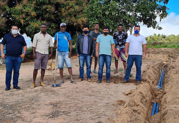 Barra da Estiva: Marquinho Viana visita obra de implantação do sistema de abastecimento de água da comunidade de Moitinha