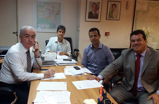 Deputado Marquinho Viana e prefeito de Bom Jesus da Serra participam de audiência na SEINFRA