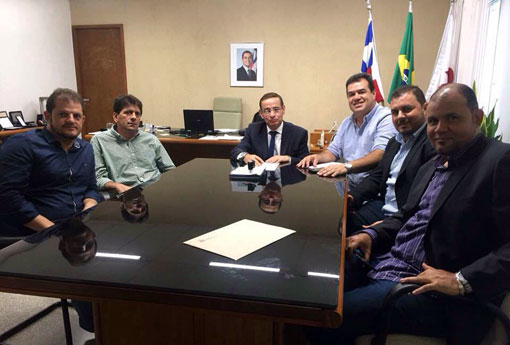 Deputado Marquinho Viana solicita ao Secretário Cássio Peixoto obras de combate à seca