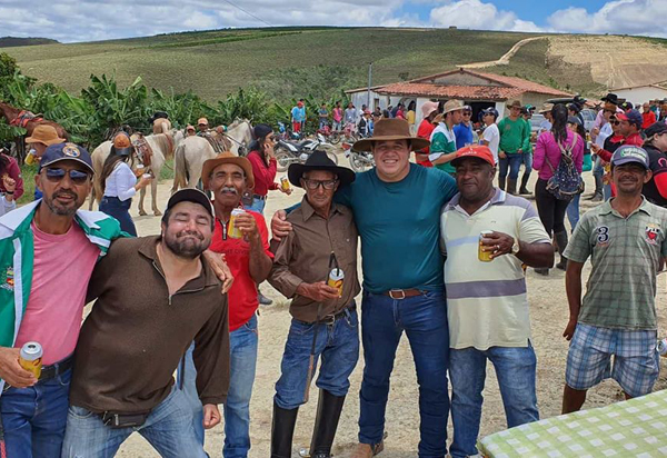 Deputado Marquinho Viana participa de montaria com os Amigos das Cavalgadas de Barra da Estiva
