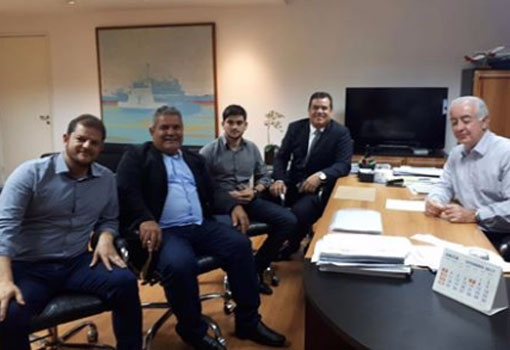 Deputado Marquinho Viana leva prefeitos para audiência com secretário de infraestrutura do Estado