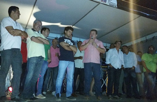 Deputado Marquinho Viana participa de inauguração de obra em Coribe