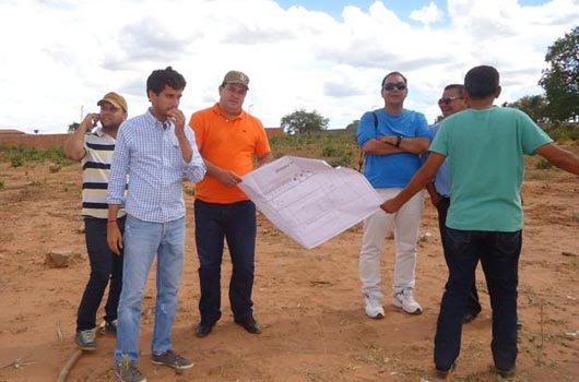 Deputado Marquinho visita área da futura sede do INSS em Coribe