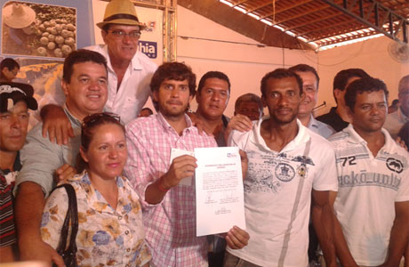 Coribe: Marquinho Viana prestigia assinatura do convênio do sistema de água de Bonito