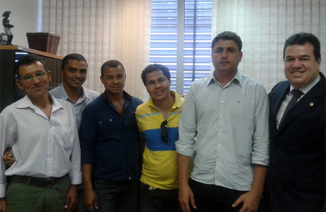 Marquinho Viana recebe as demandas de Anagé