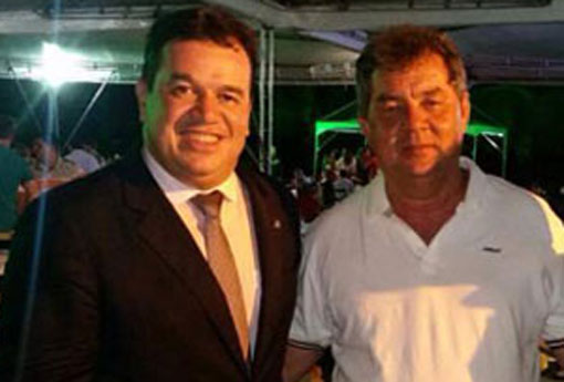 Marquinho Viana e o prefeito de Rio do Antônio comemoram liberação de recursos para obra da adutora do Truvisco