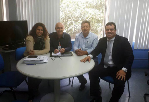 Deputado Marquinho Viana leva prefeito de Rio do Antônio para audiência na EMBASA