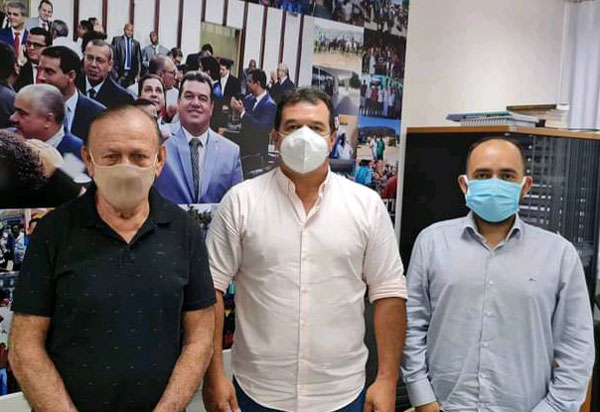 Deputado Marquinho Viana recebe o prefeito de Caculé e encaminha demandas do município